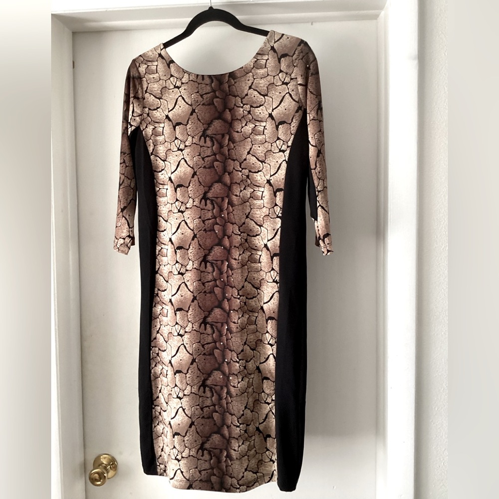 Form fit “snake” print dress